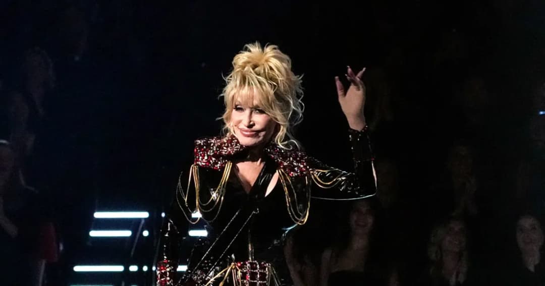 Dolly Parton twierdzi, że aby znaleźć się w Rock & Roll Hall of Fame, musisz to zasłużyć