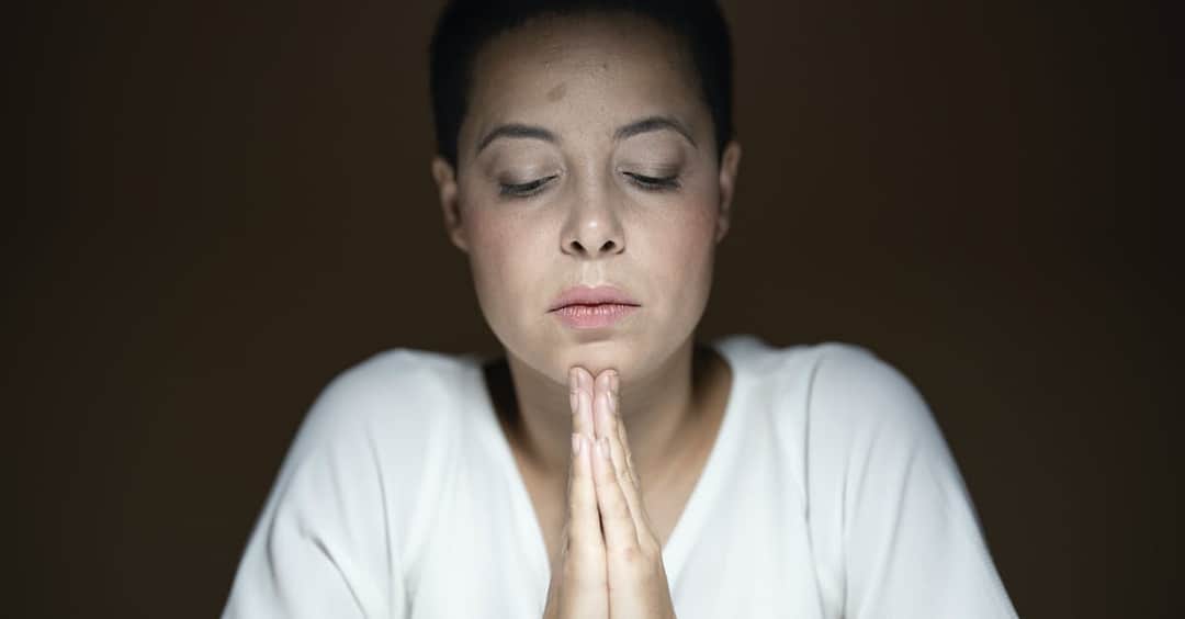 Modlitwa Magnificat – tekst, znaczenie i historia popularnej pieśni Maryi