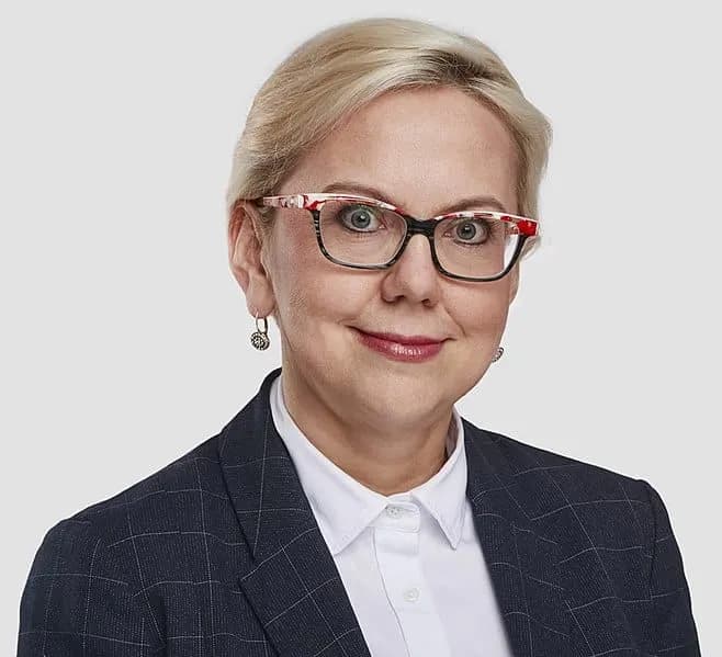 Anna Moskwa wiek i kariera - ciekawostki o polskiej polityk 44 lata