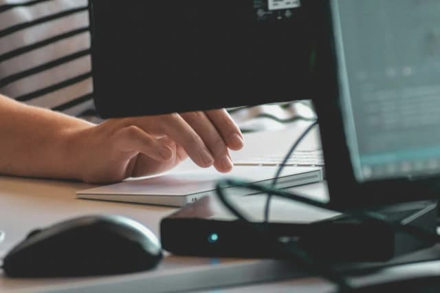 Bezpieczeństwo w świecie kryptowalut: Jak chronić swoje cyfrowe aktywa?