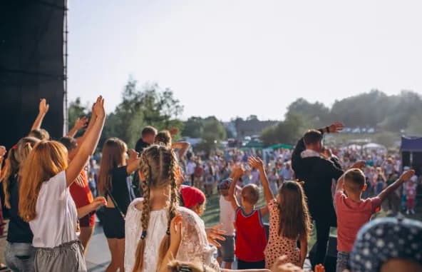 Festiwale muzyczne w Polsce w 2025 roku, które warto odwiedzić (bo nie chodzi tylko o muzykę)