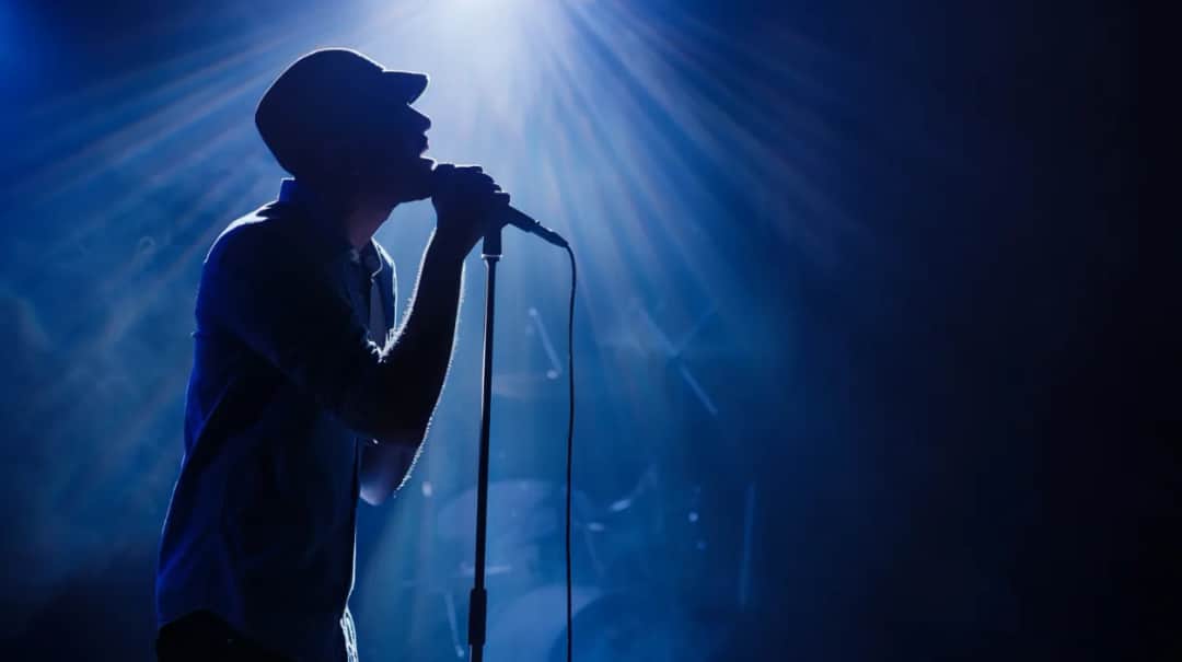 Rafał Brzozowski: O czym opowiada hit "Nie mam nic"? Analiza tekstu