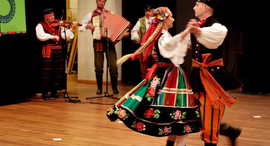 Oberek taniec: tempo i cechy tradycyjnego oberka