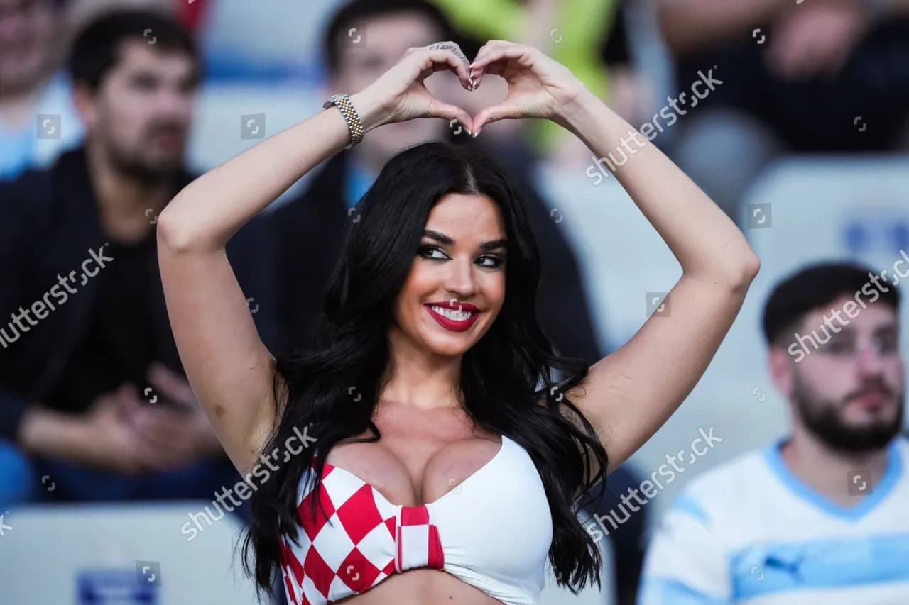 Ivana Knoll wiek: zaskakujący sukces i życie modelki w świetle reflektorów