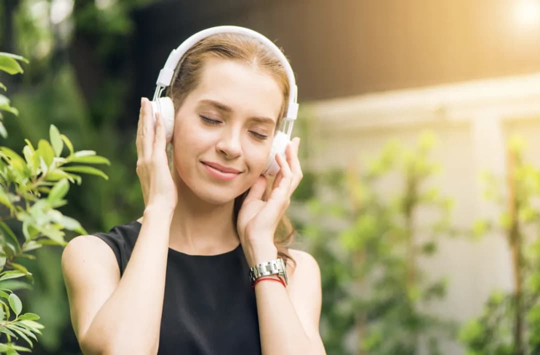 Jak muzyka w tle wpływa na nastrój, koncentrację i codzienne nawyki